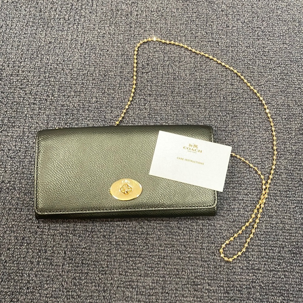 Coach small leather bag with gold chain